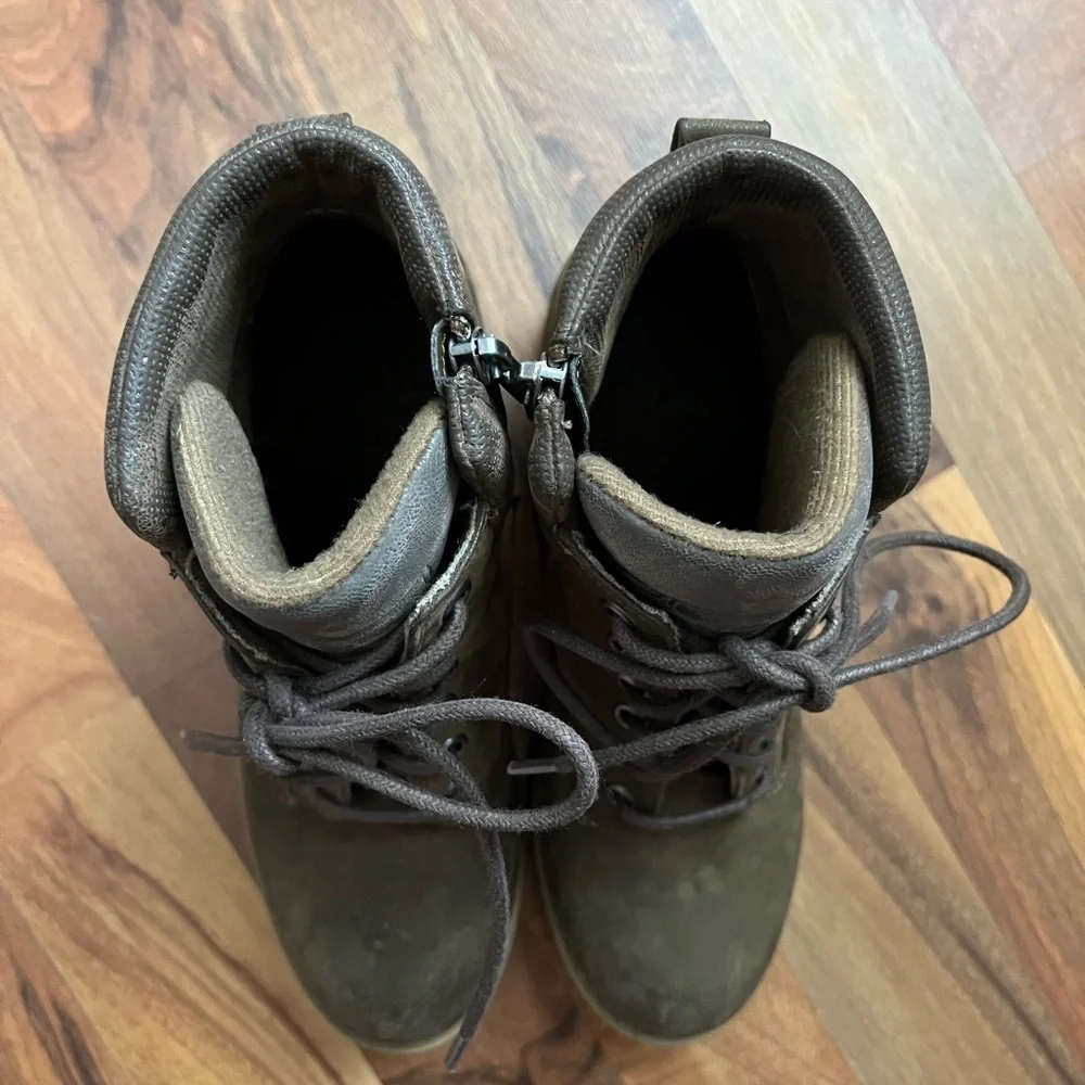 Crown Vintage Brown Lace-Up Ankle Boots - Picture 8 of 10